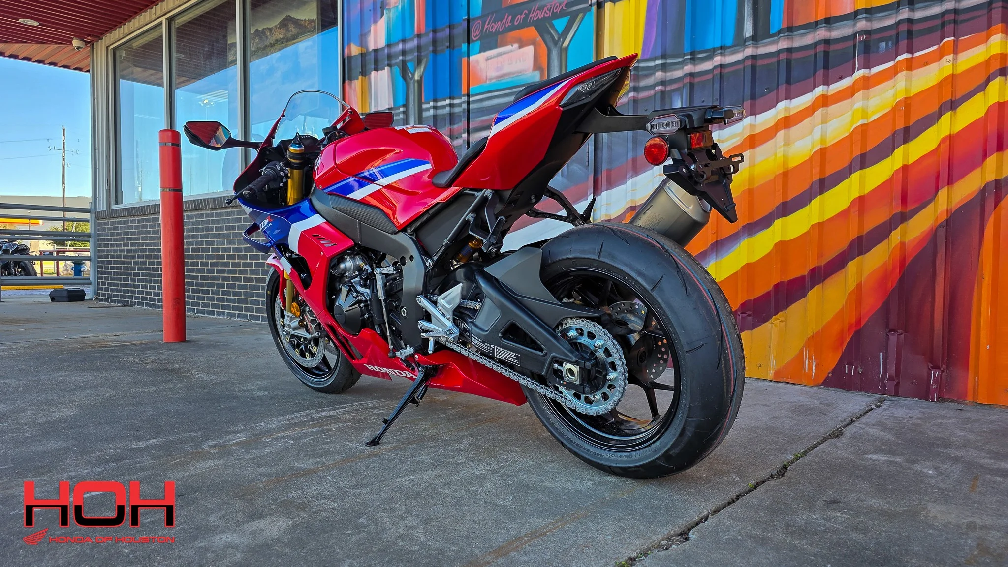 2025 HONDA CBR1000RR-R Fireblade SP in RED - view 4