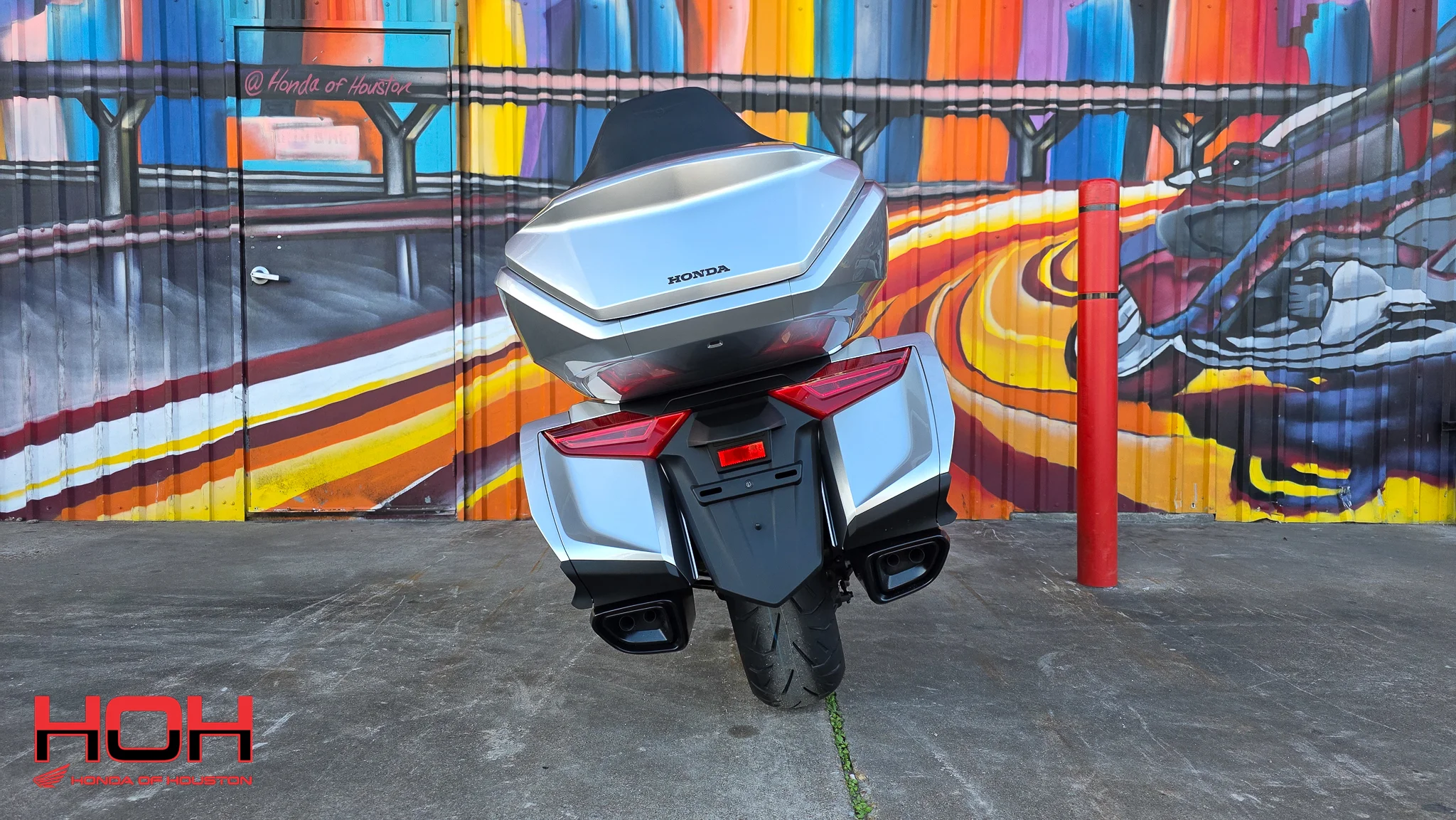 2025 HONDA Gold Wing Tour Automatic DCT in SILVER - view 7