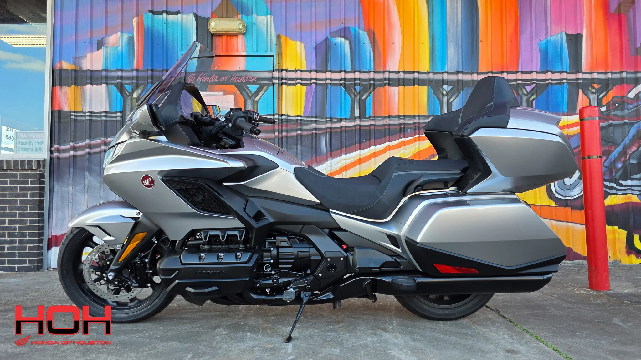 2025 HONDA Gold Wing Tour Automatic DCT in SILVER - view 5